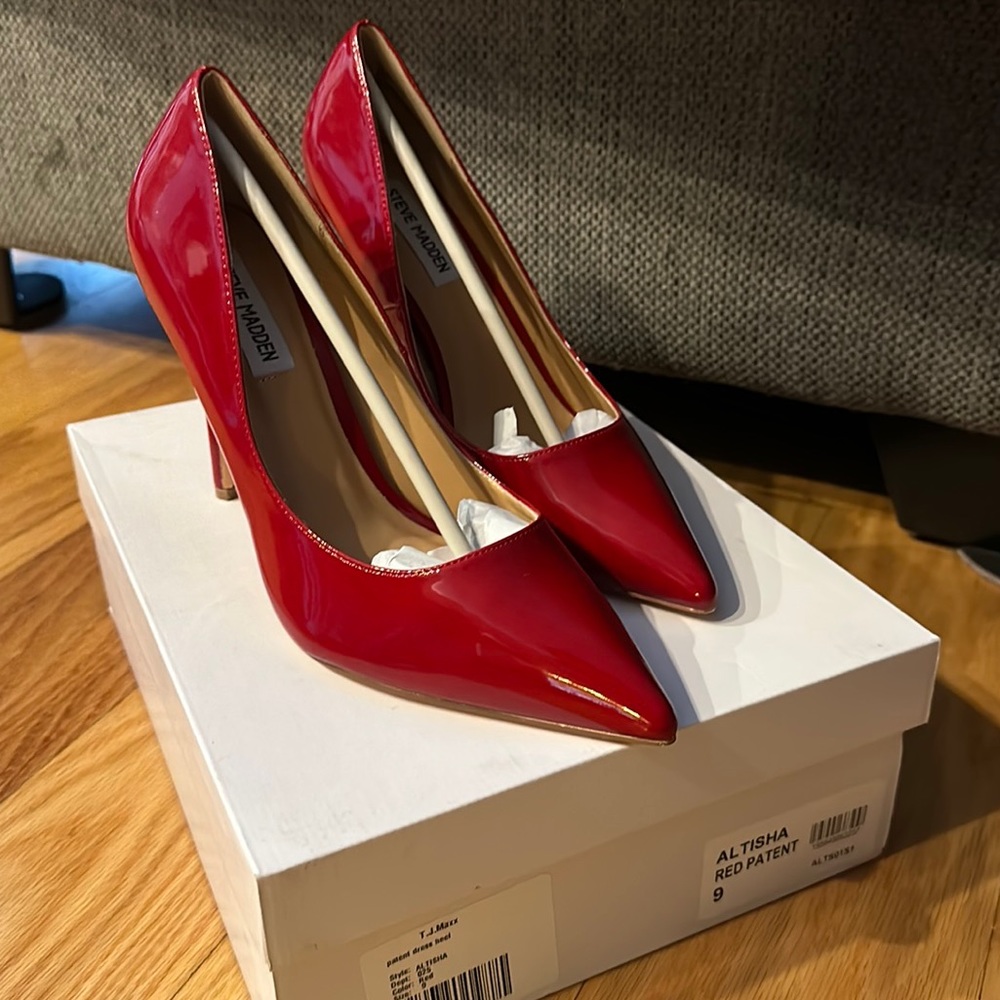 Steve Madden red pumps